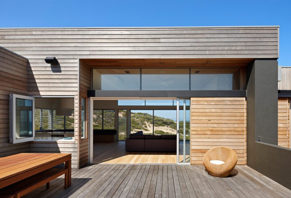 Capral's Project St. Andrew's Beach House using Capral window and building systems.