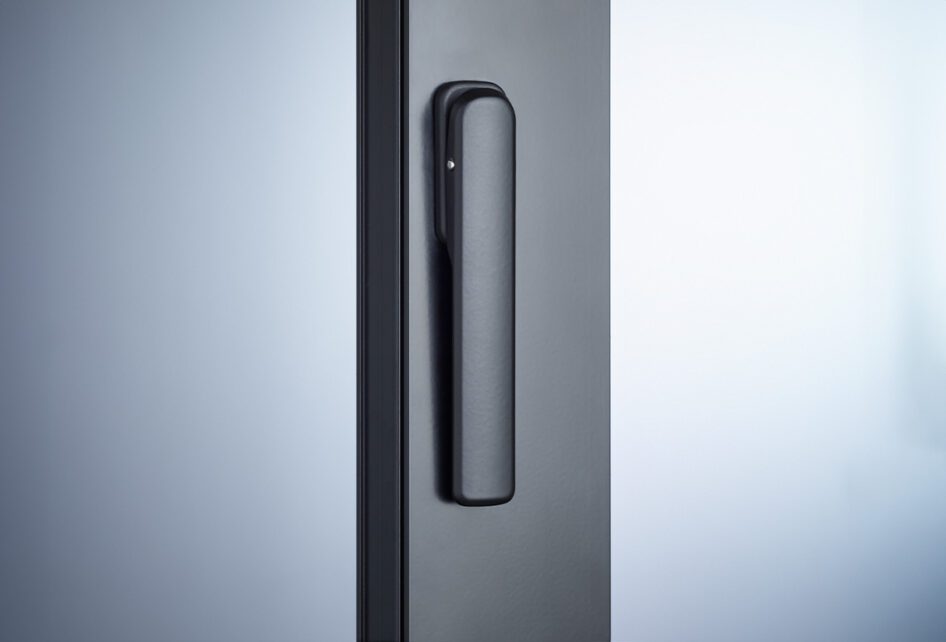 Hardware Caprice Bi-Fold Hardware Gallery Image.